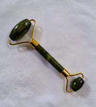 Load image into Gallery viewer, Hellenic Clean Beauty Jade Roller